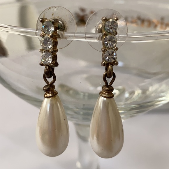 Vintage Pearl drop earrings with rhinestones - Picture 1 of 6